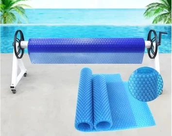 What is a swimming pool insulation film cover? What are the benefits of using it?